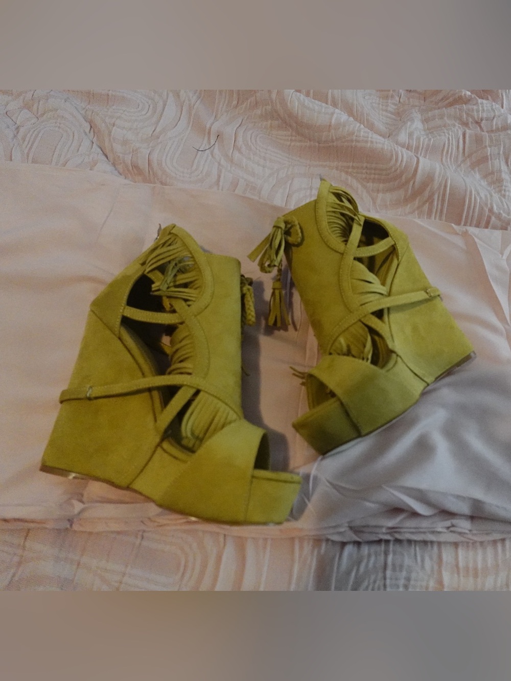 Azalea Wang Leontine Warm Olive Faux Suede Wedge Sandals Size 11